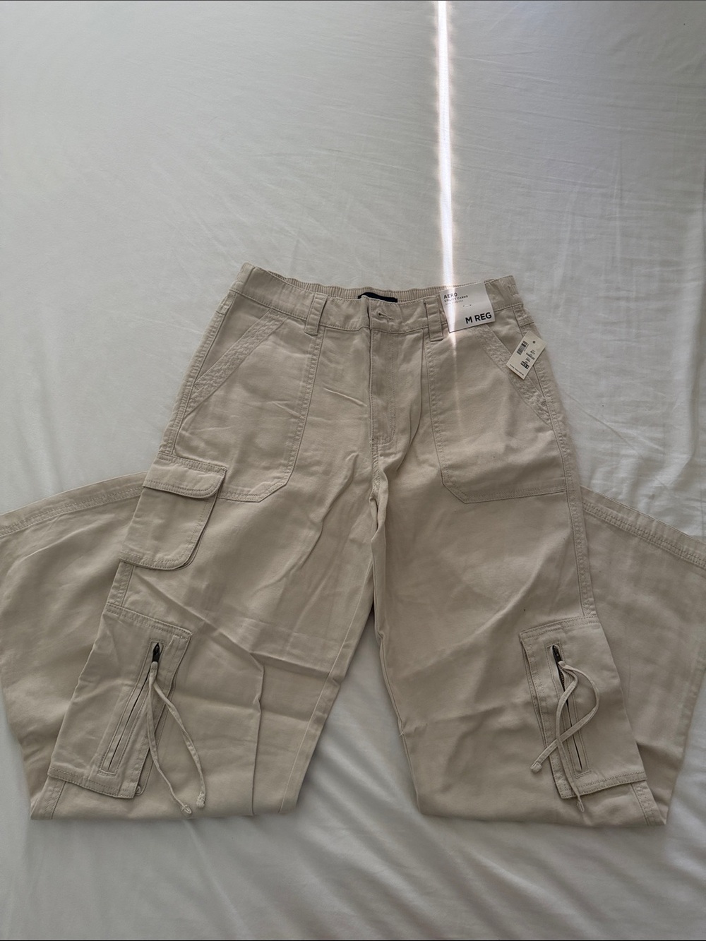 Aeropostale Men's Cargo Pants in Light Beige